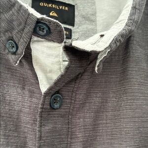 Quicksilver Men's Classic Charcoal Buttondown Shirt. XL